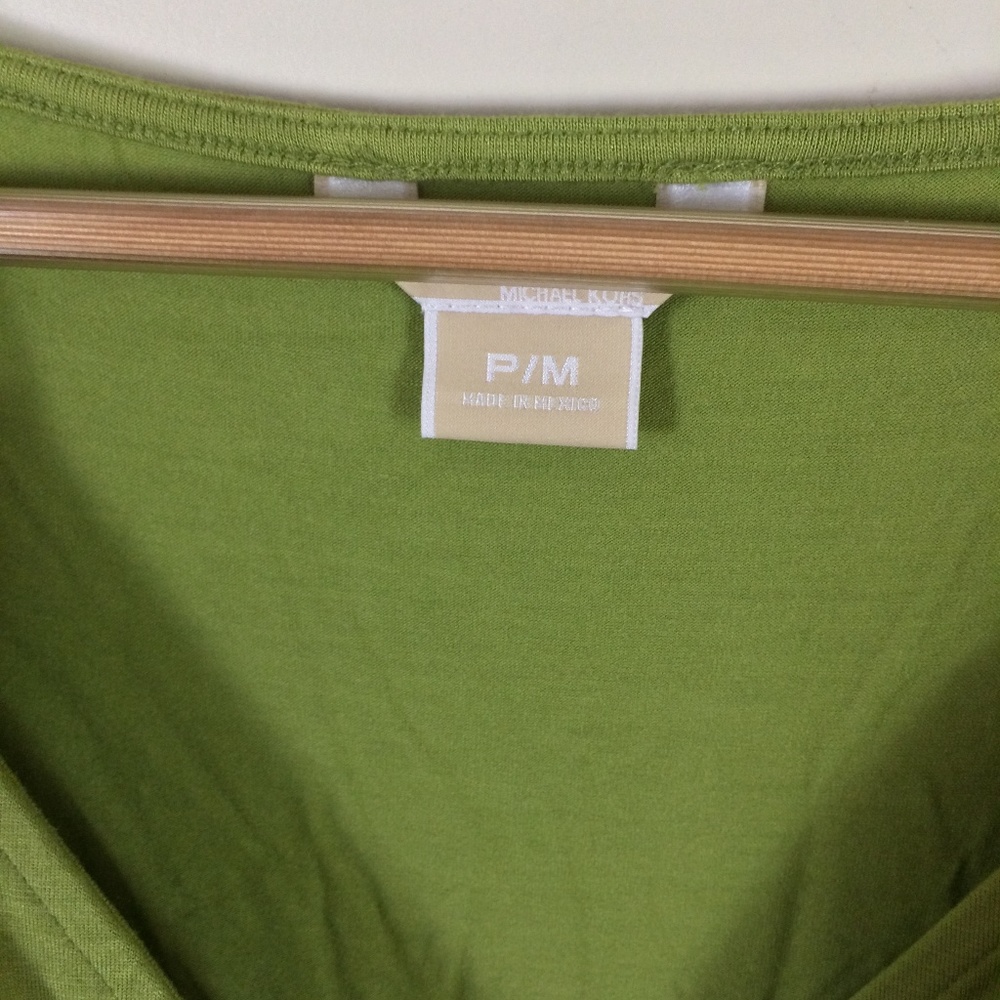 Michael Kors women's Petite quarter sleeve leaf green stretchy deep v-neck top - Picture 3 of 5